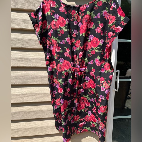 Floral Shortsleeved Dress - Picture 7 of 7